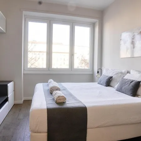 Darsena Contemporary - Spacious 2br A Few Steps From Centre Apartmán
