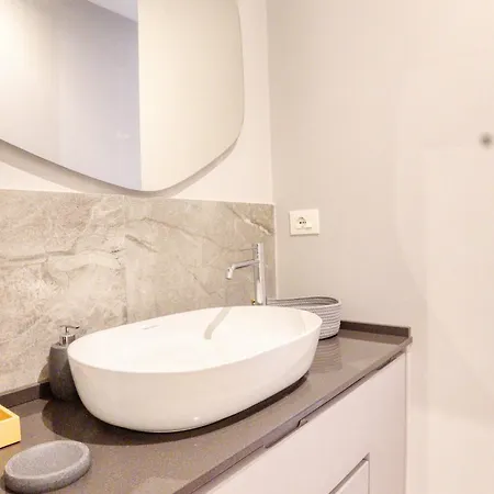 Darsena Contemporary - Spacious 2br A Few Steps From Centre *